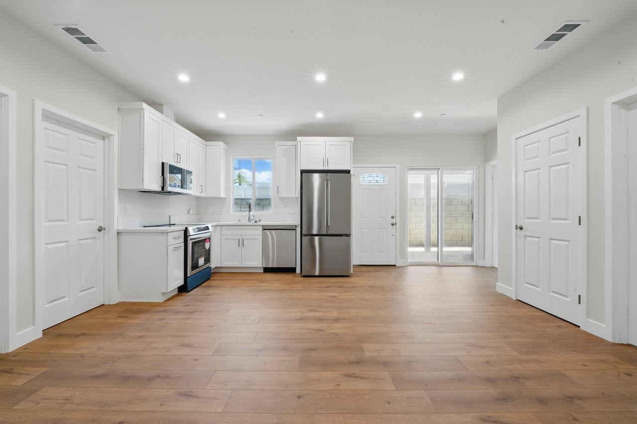 4 Units in North Hollywood
