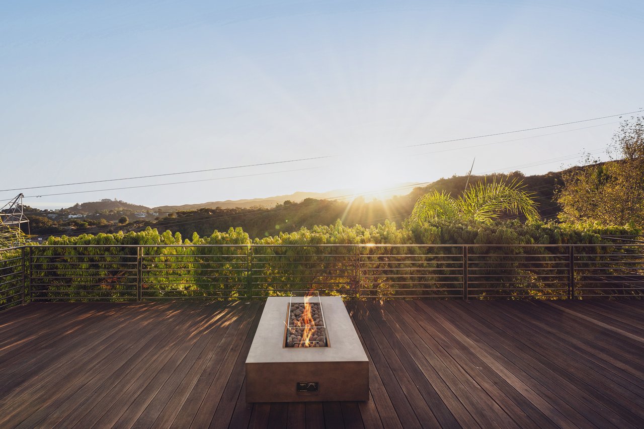 1235 N Kenter Ave, Brentwood