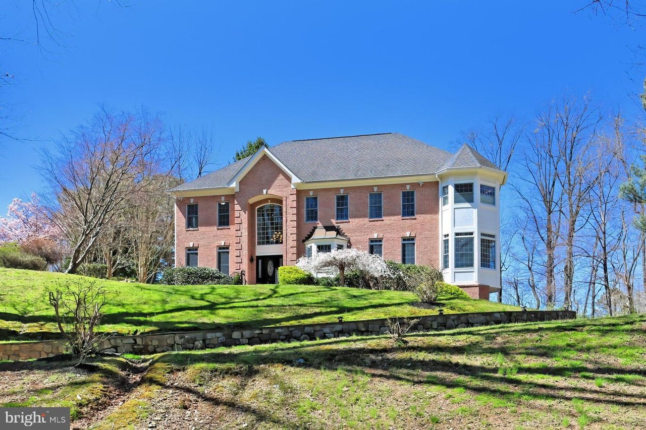 9346 Campbell Rd, Vienna, VA 22182