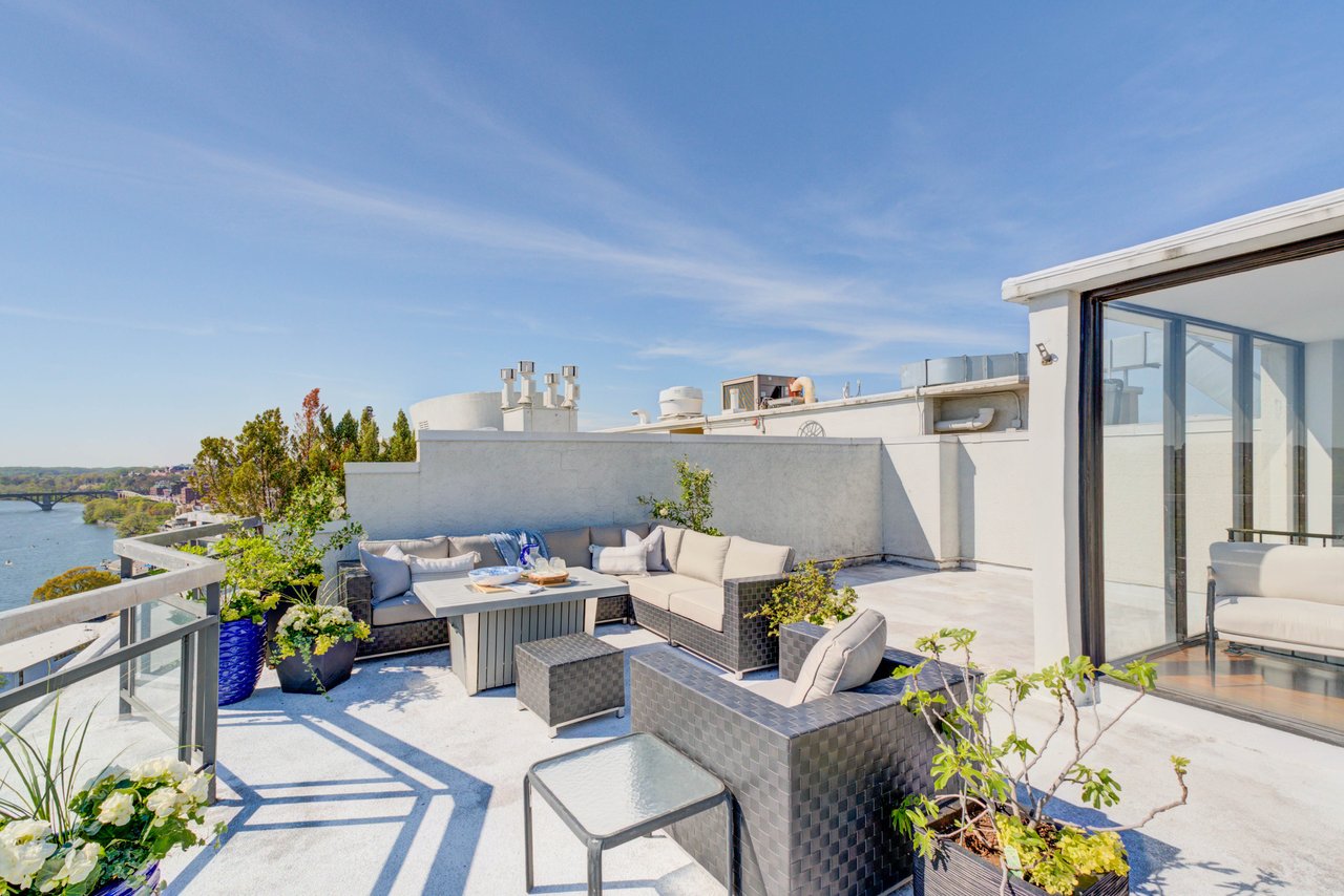 Watergate West Penthouse Seven