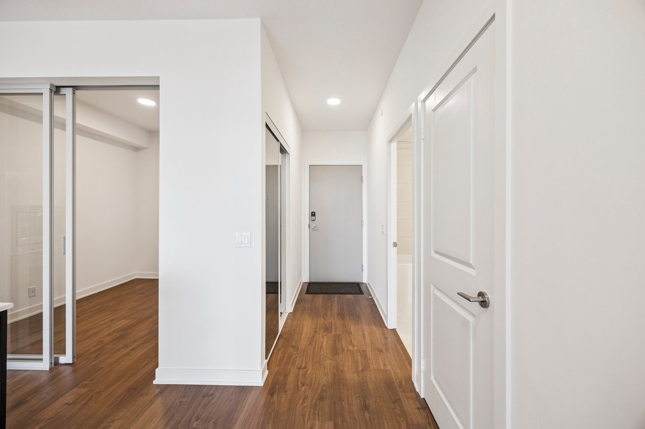 50 Upper Mall Way #2109