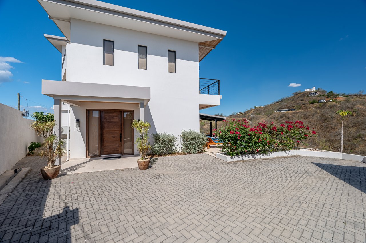 Casa En Las Rocas | Spectacular Ocean-View Home in Pacific Heights