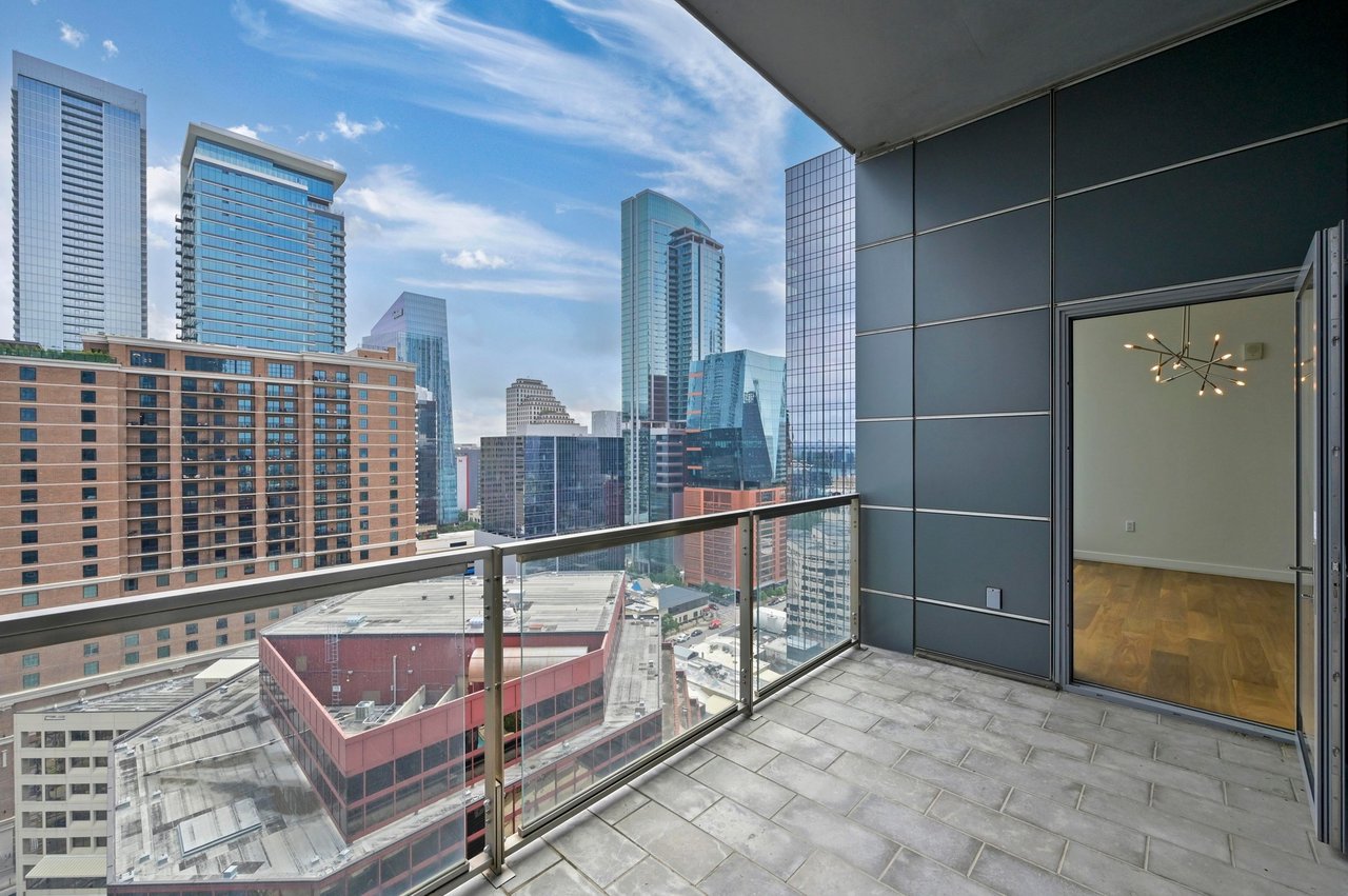 210 Lavaca St#2011