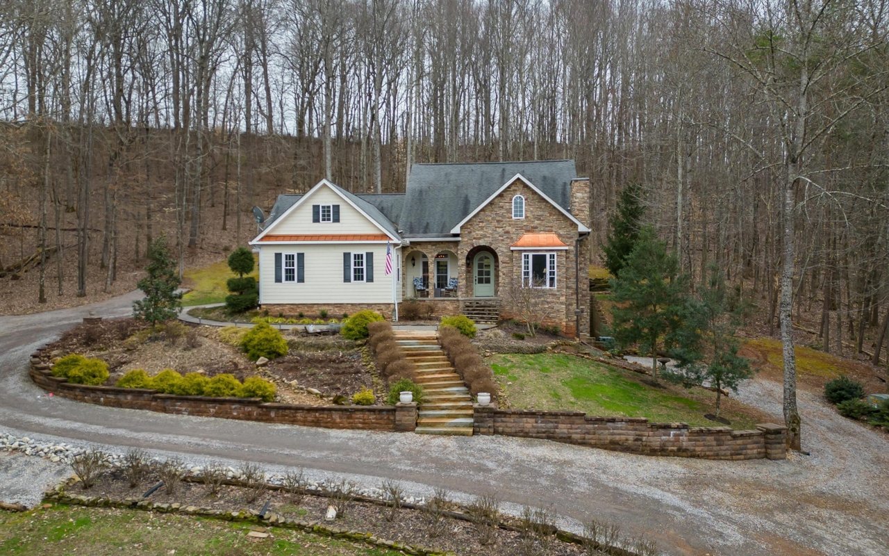 Wallace Luxury Spotlight | 303 Brunner Road Sweetwater, TN 37874