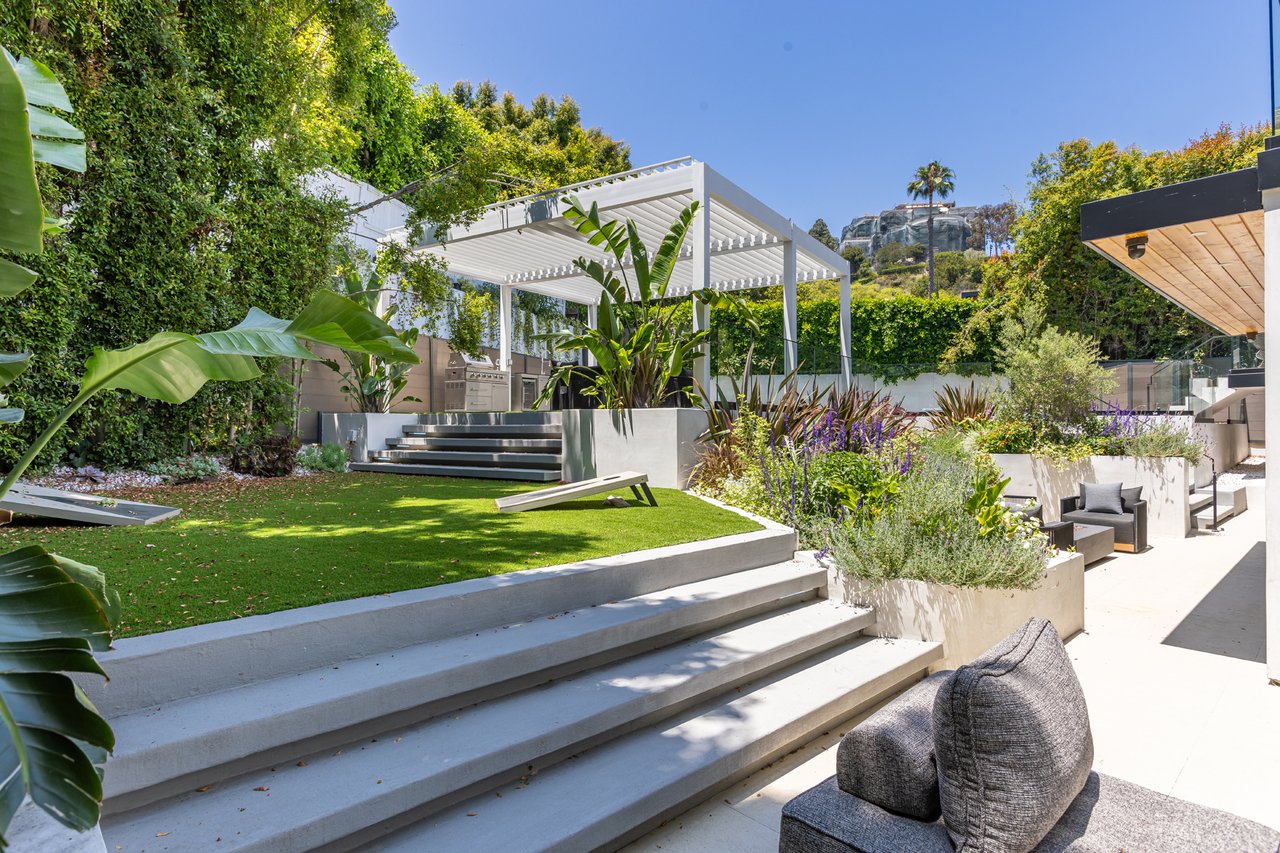 Luxury Gated Villa w/ Pool, Spa & Designer Interiors