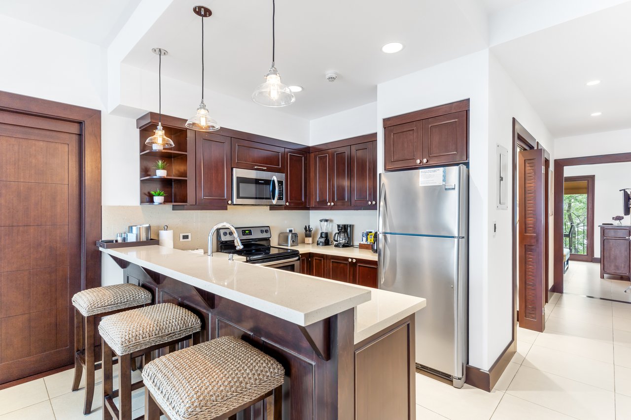 360 Splendor del Pacifico #305 | Oceanview Perfection – Just Steps from the Infinity Pool