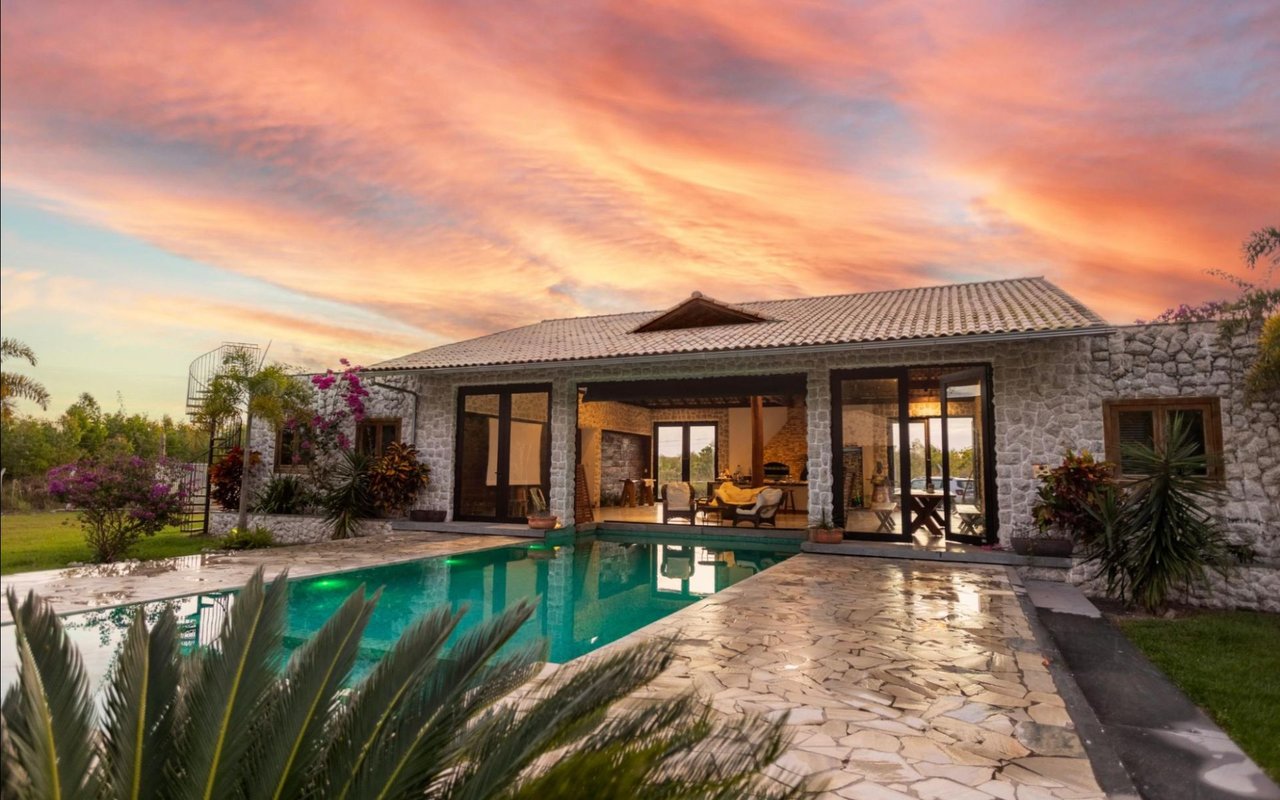 How to Win a Bidding War in Maui, Hawaii cover