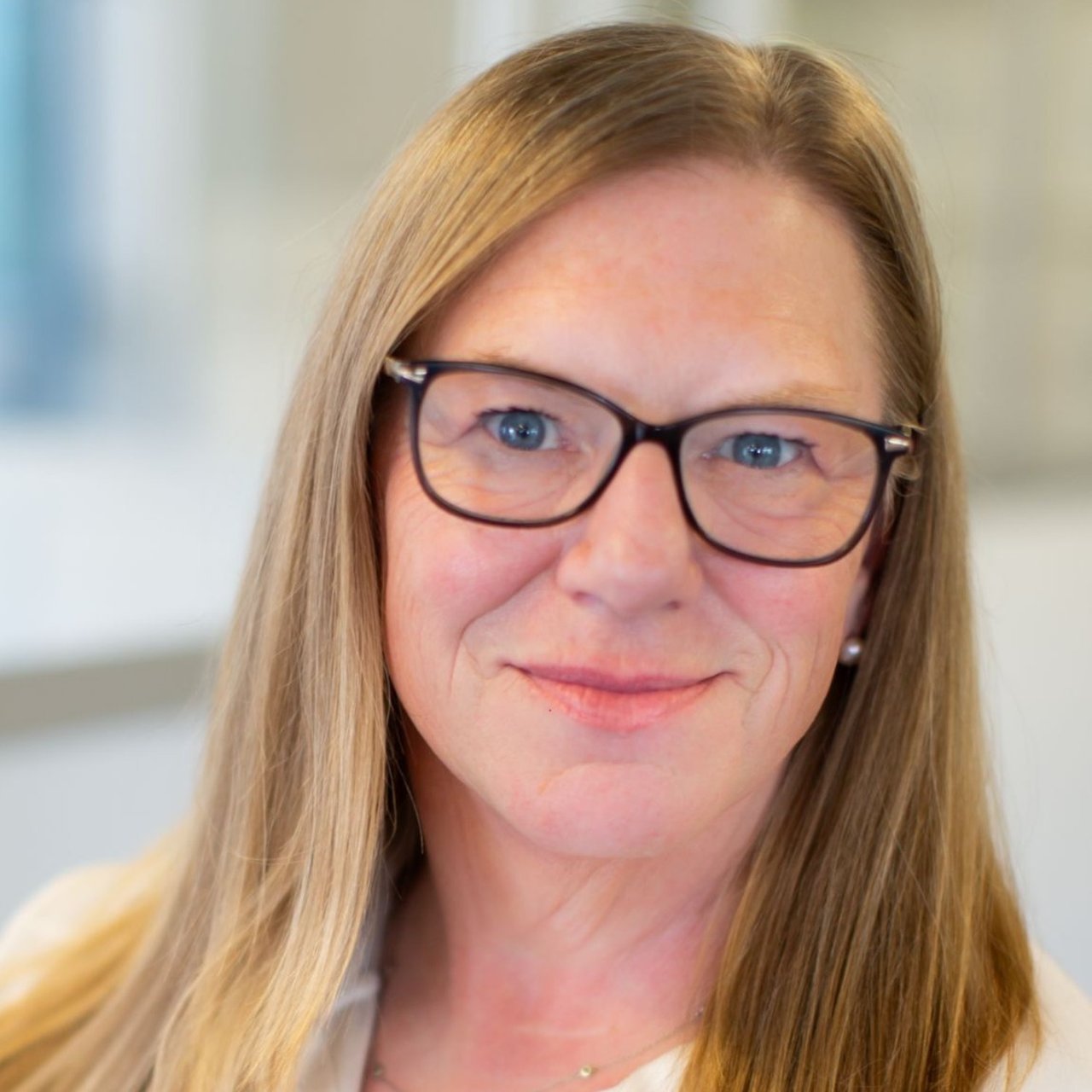 Virginia Everard Tukwila, WA Real Estate Agent Headshot
