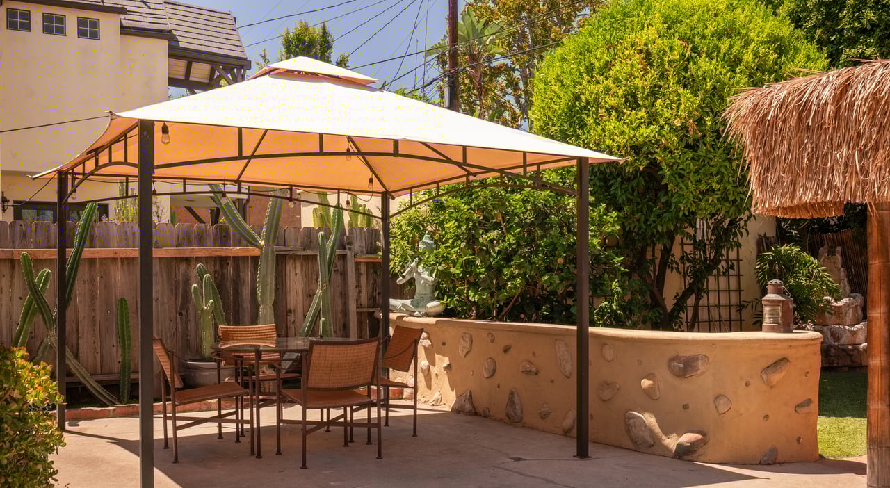 8921 Rosewood Ave, West Hollywood