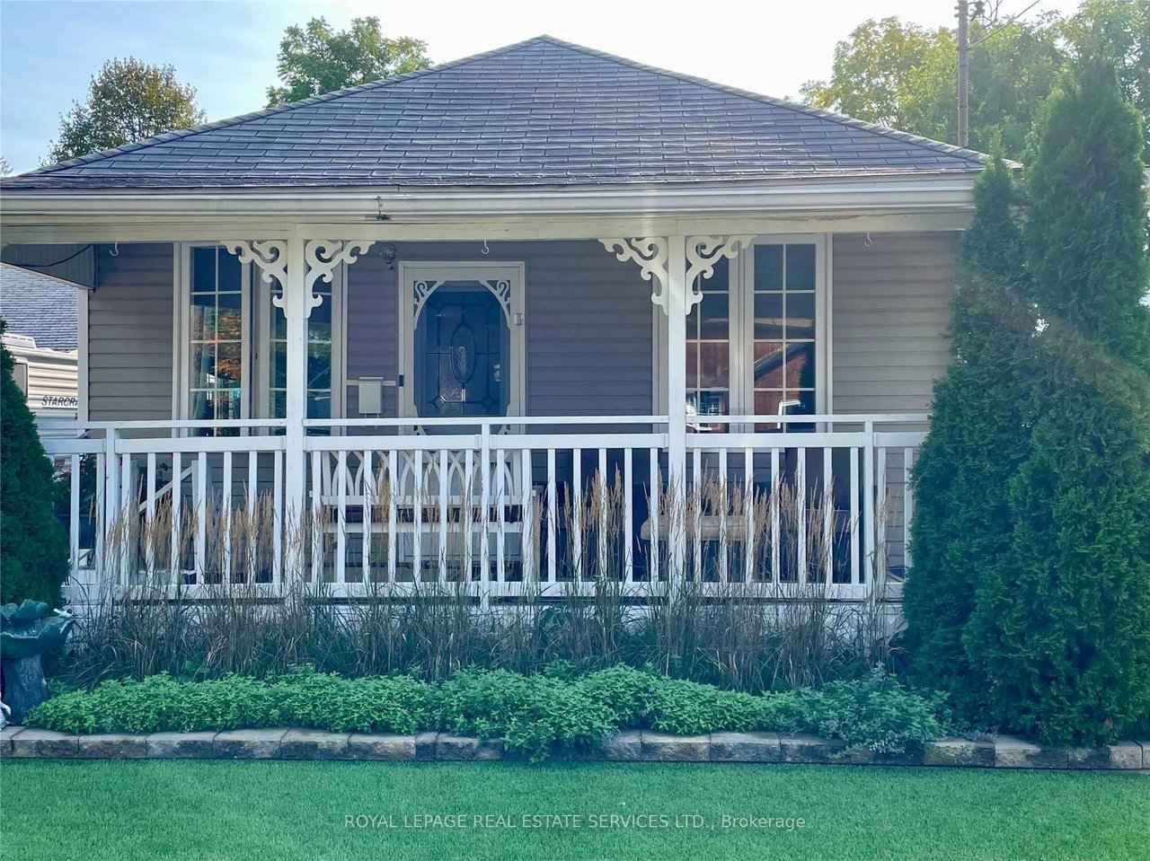 30 College St