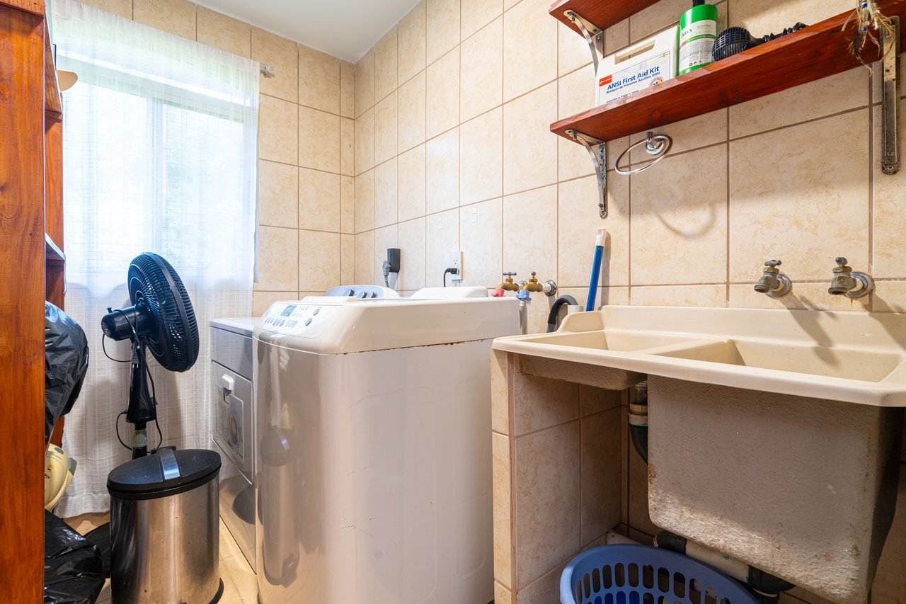 Casa Luna, 3bed /3bath Private Oasis, Convenient Location