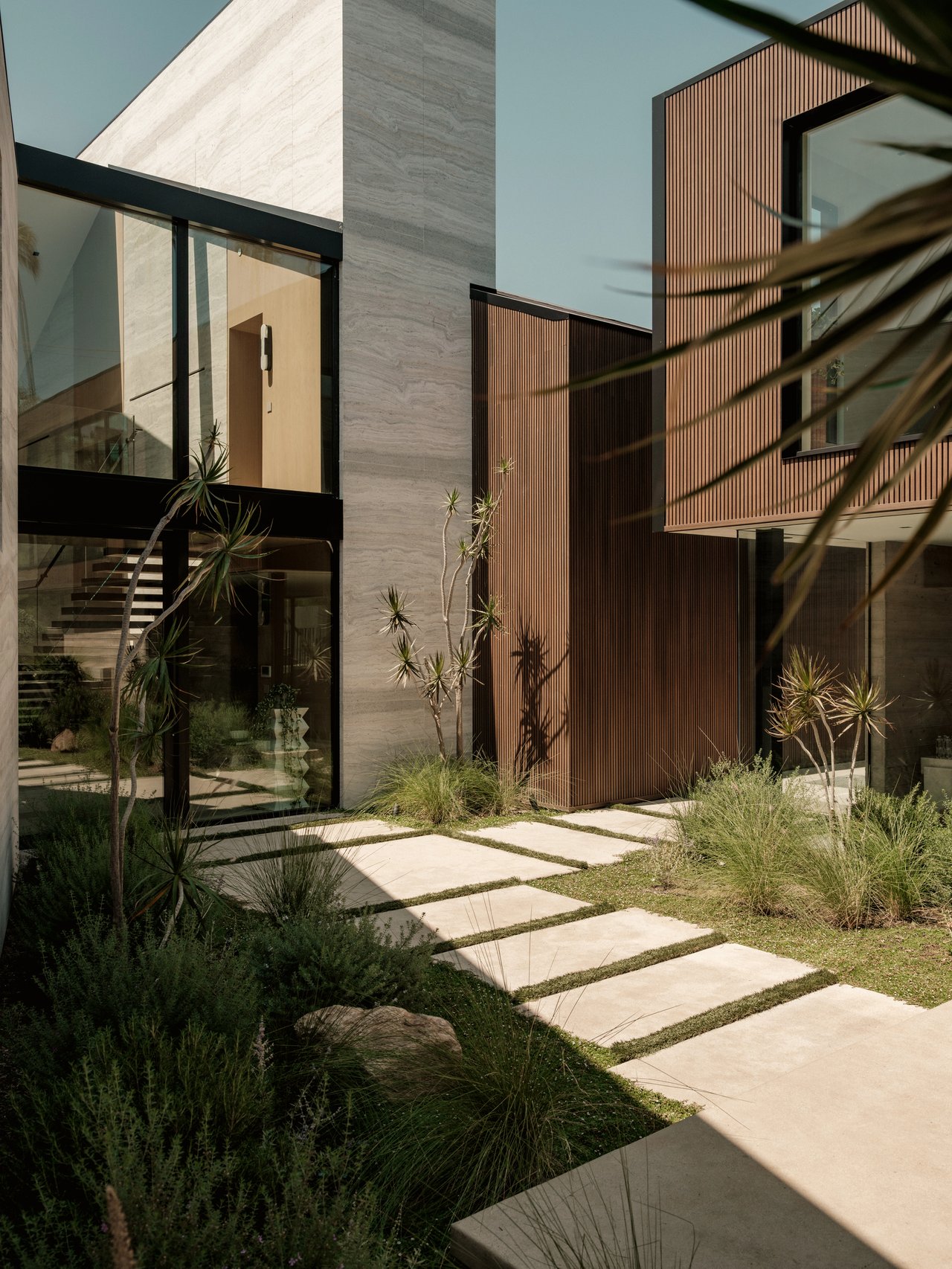 2555 La Mesa