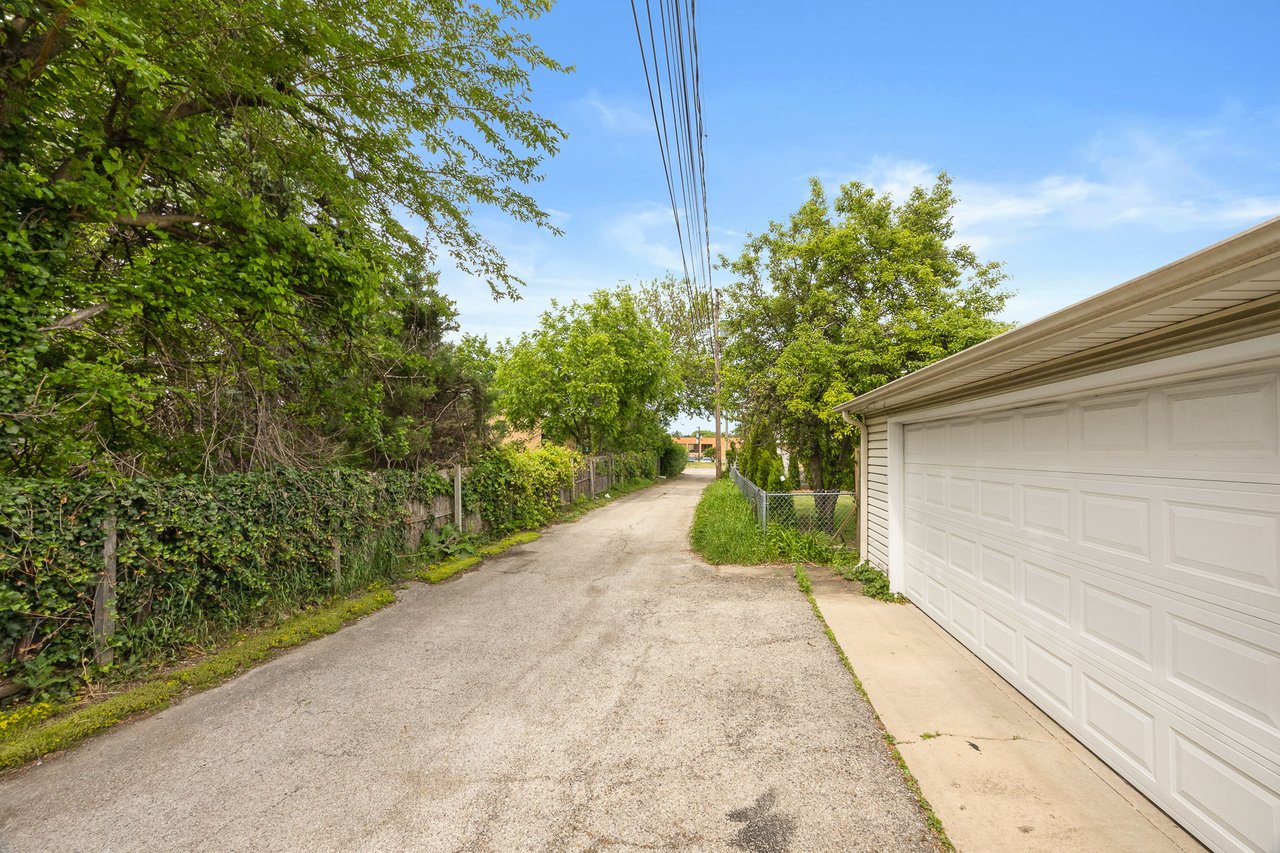 8104 Gross Point Rd