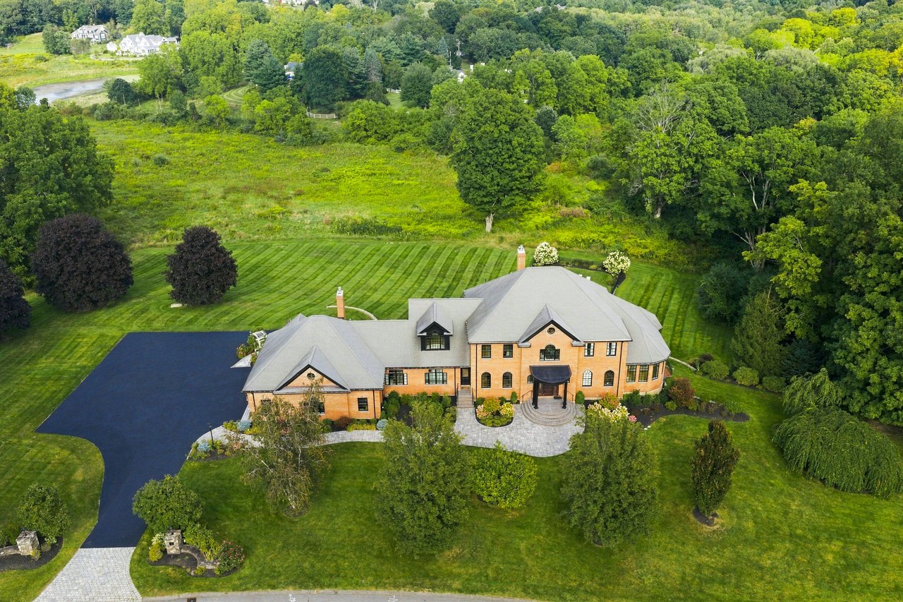 3 Wyndemere Drive