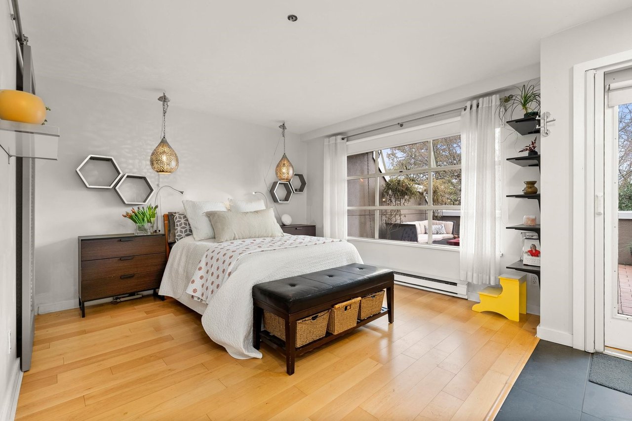 2556 Highbury St, #103
