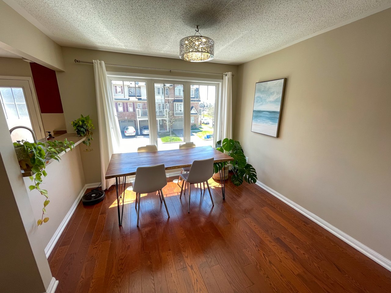 877 Willingdon Cres