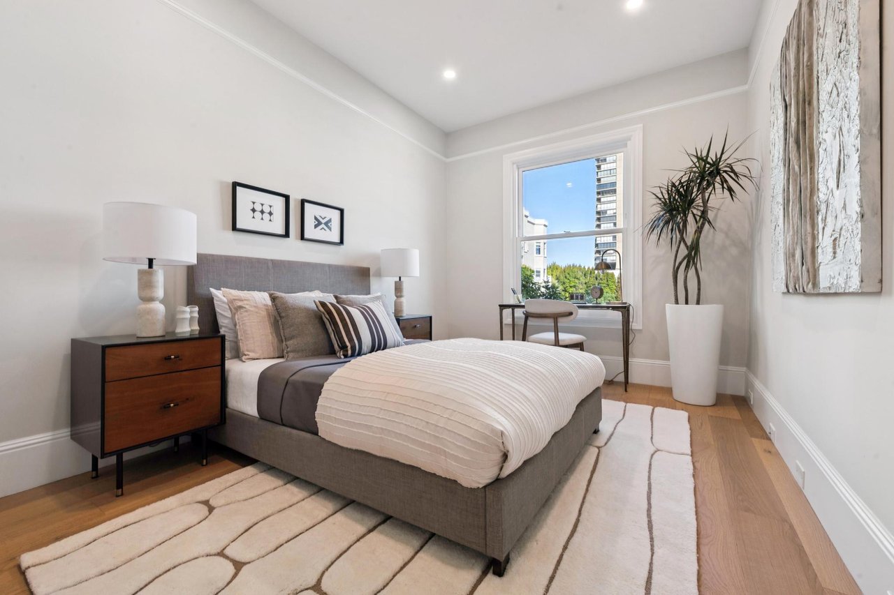 1845 Leavenworth #202