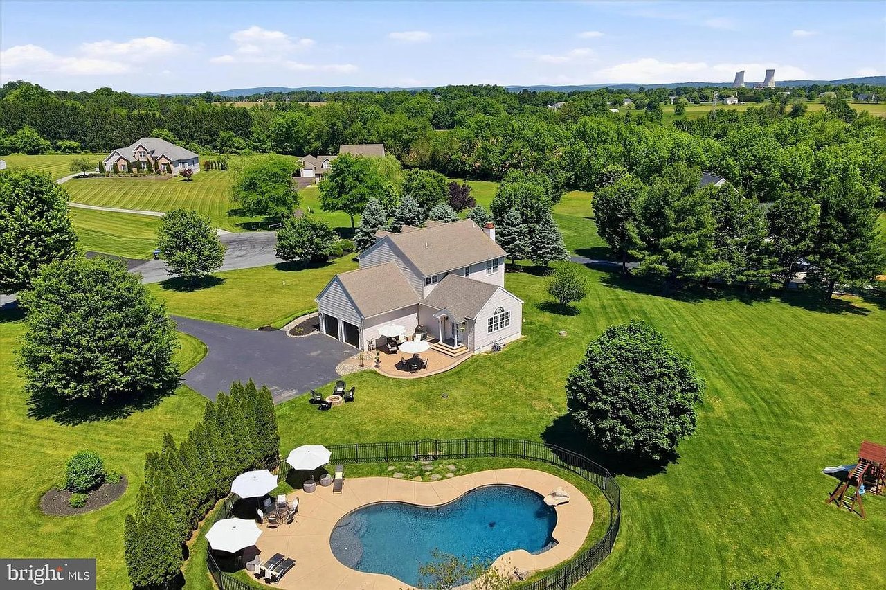 205 Maplewood Dr