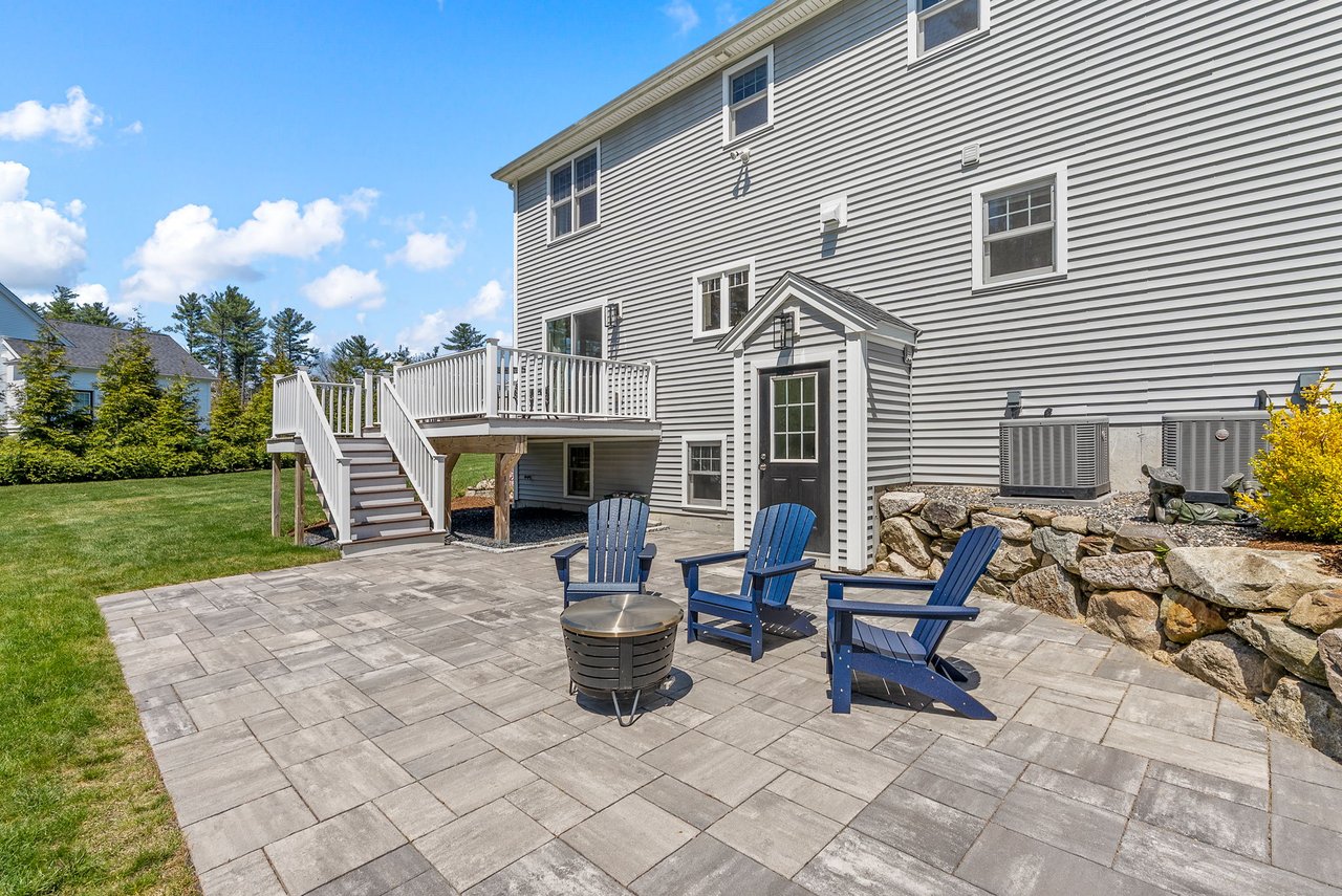 11 Lisa Ln Pembroke, MA 02359
