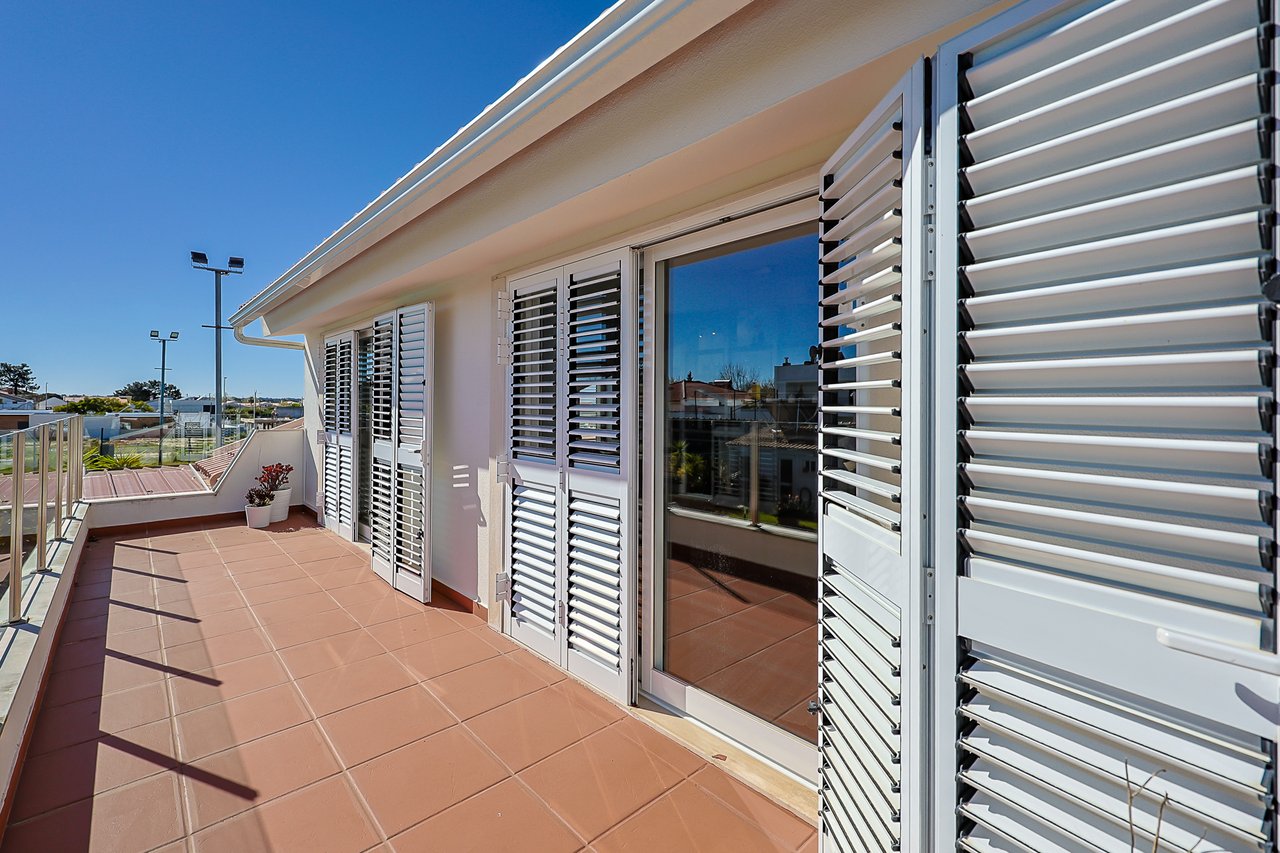 Exclusive 4,000 m² Estate in Azeitão with Tennis Court, Spa & Approved Development Project