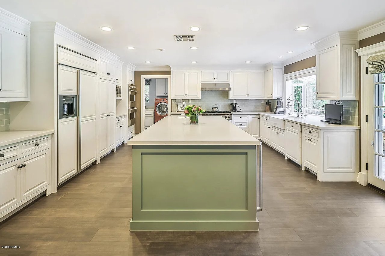 1707 School House Cir