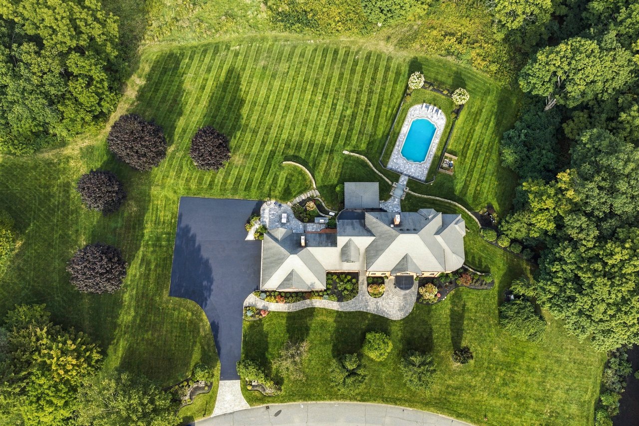 3 Wyndemere Drive