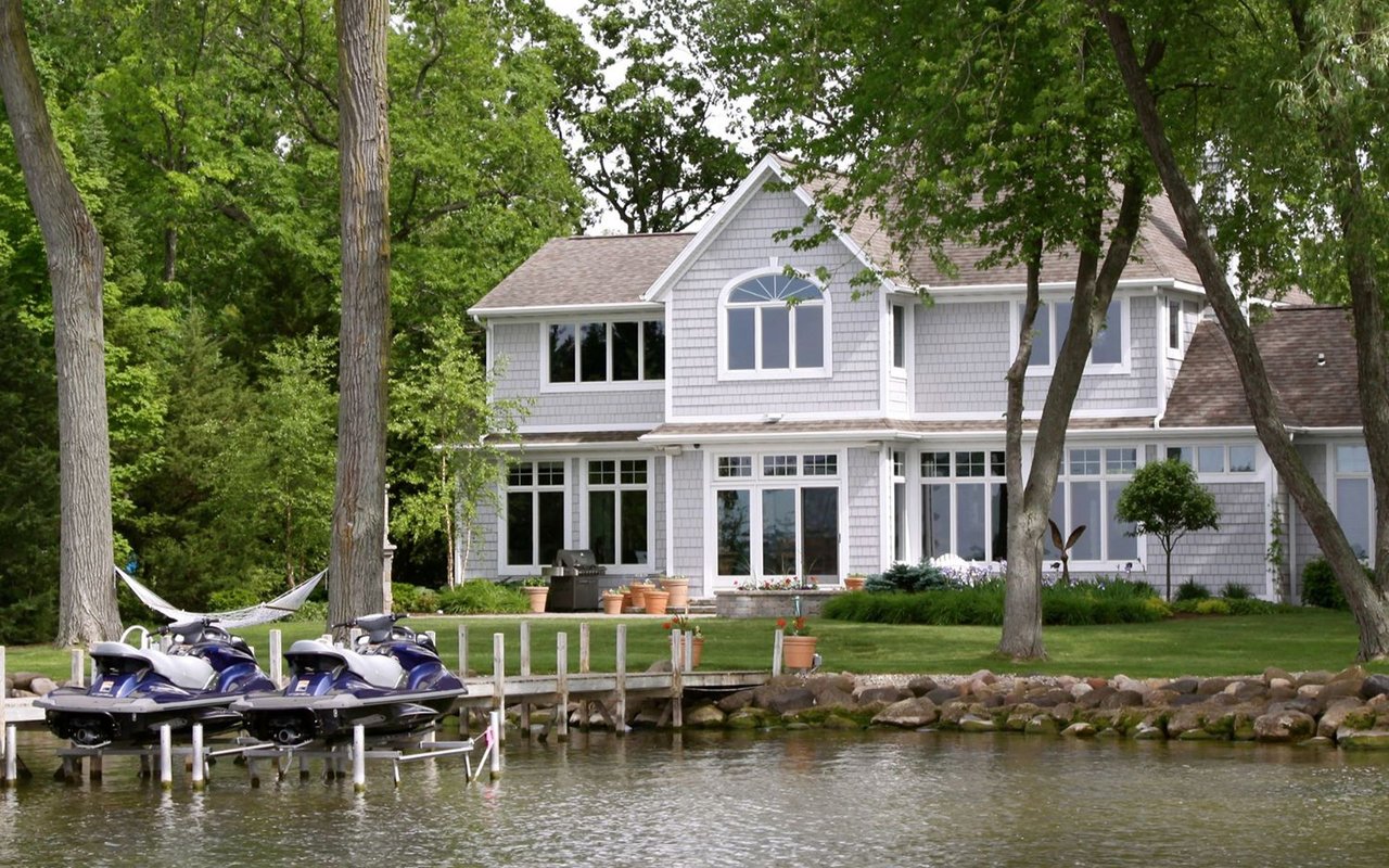 Northwest Waterfront Properties: Is Full Price Enough?