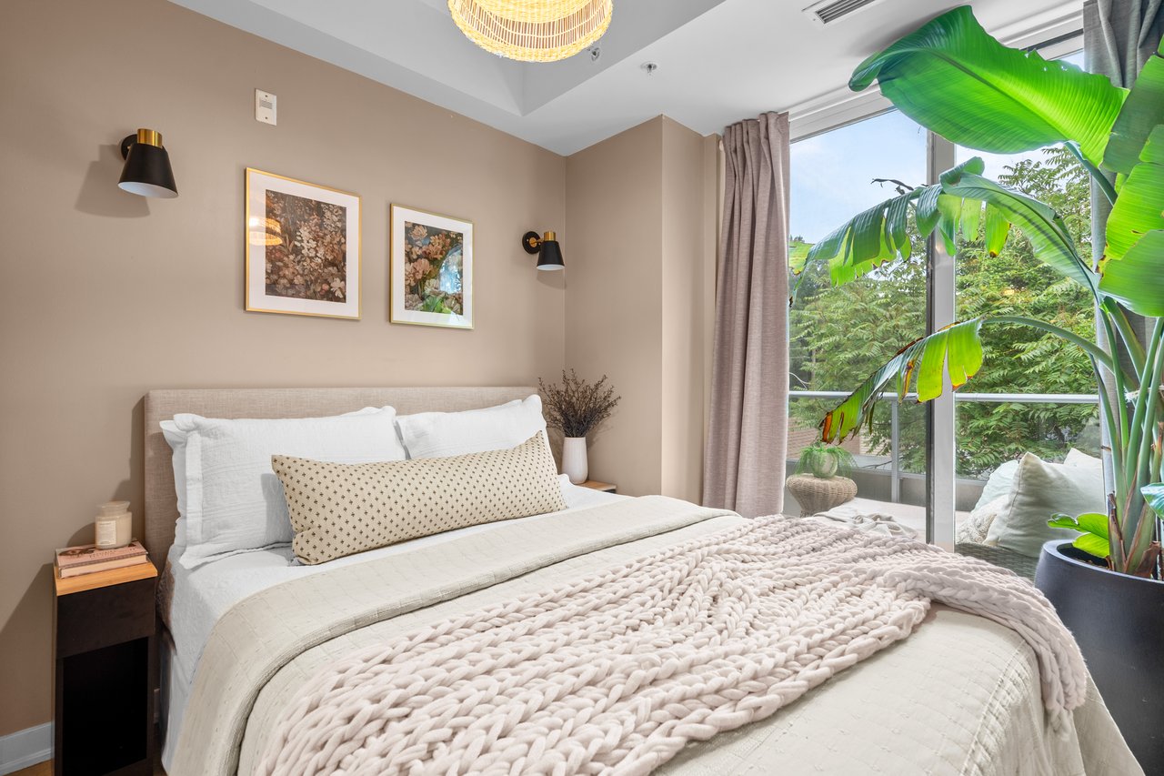 301 - 1960 Queen Street East