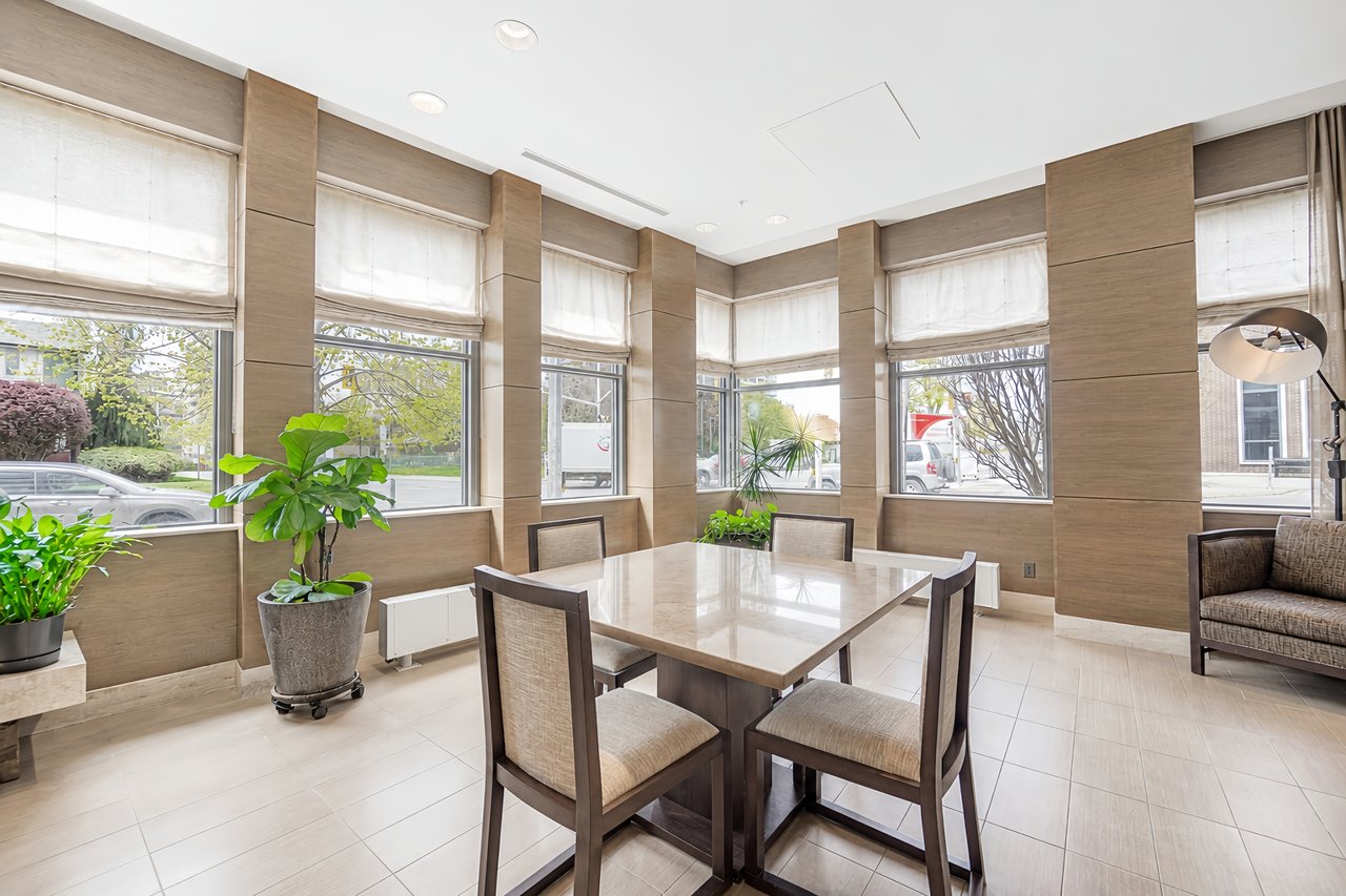 1 Hurontario St 308