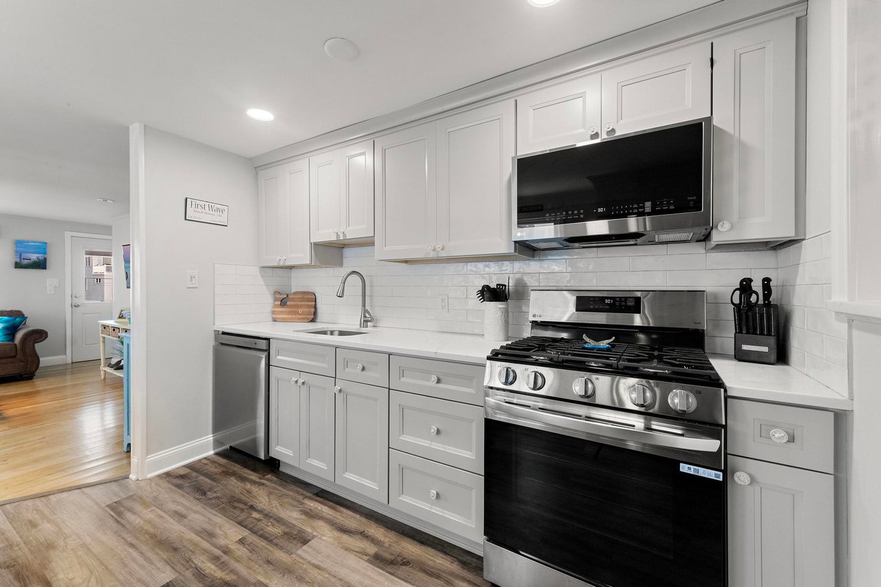 216 Taylor Ave, 1st Floor Unit