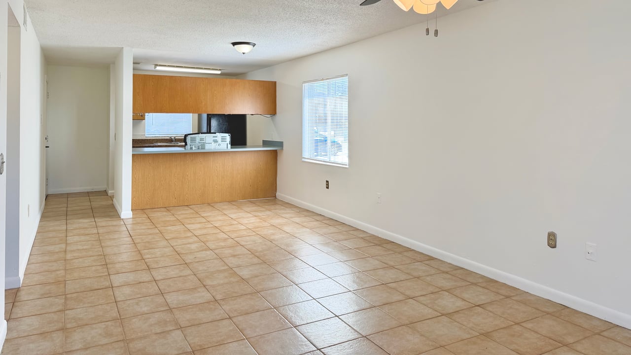 Spacious Ground-Floor Apartment for Lease in Winter Springs