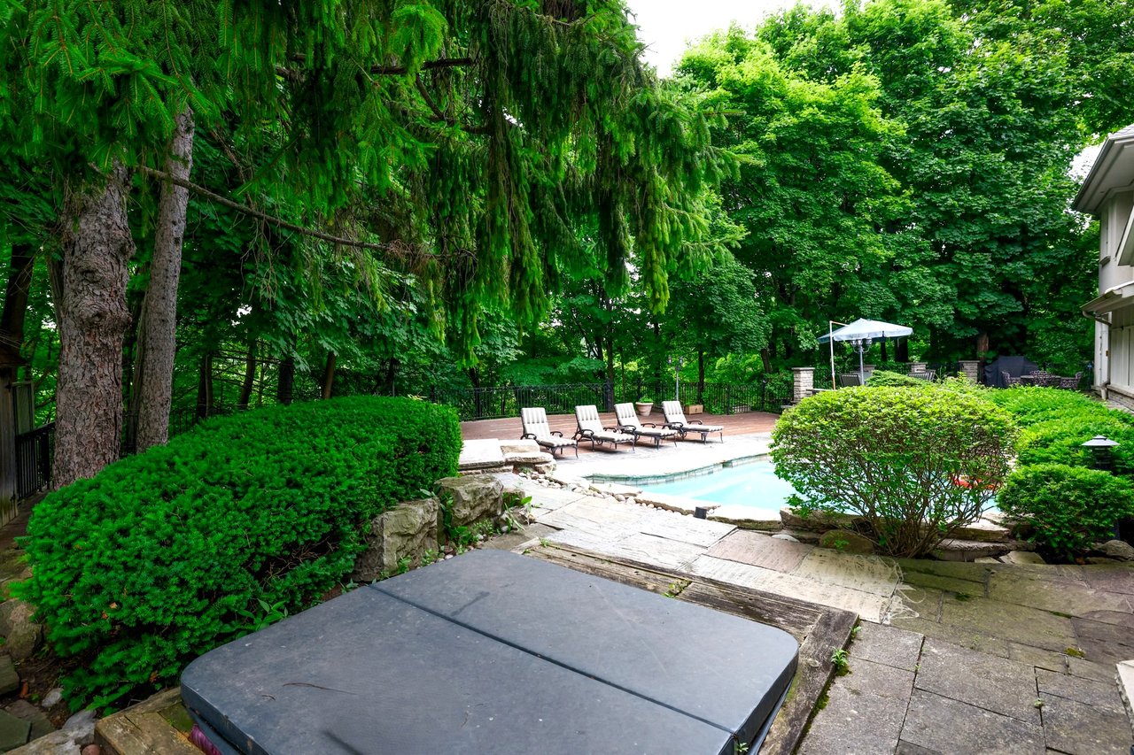 Prestigious Riverview Drive