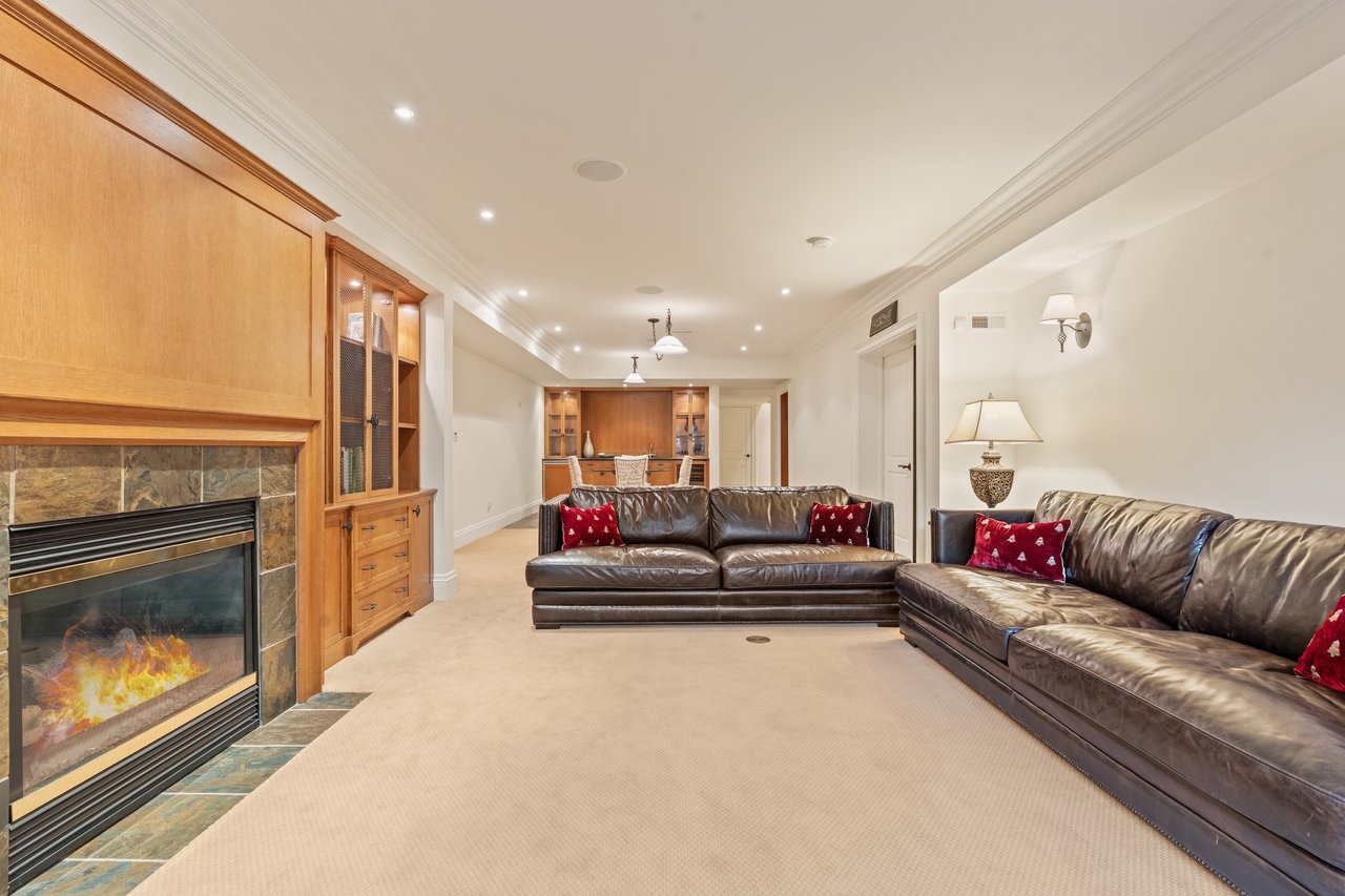 1081 Argyle Drive, Oakville