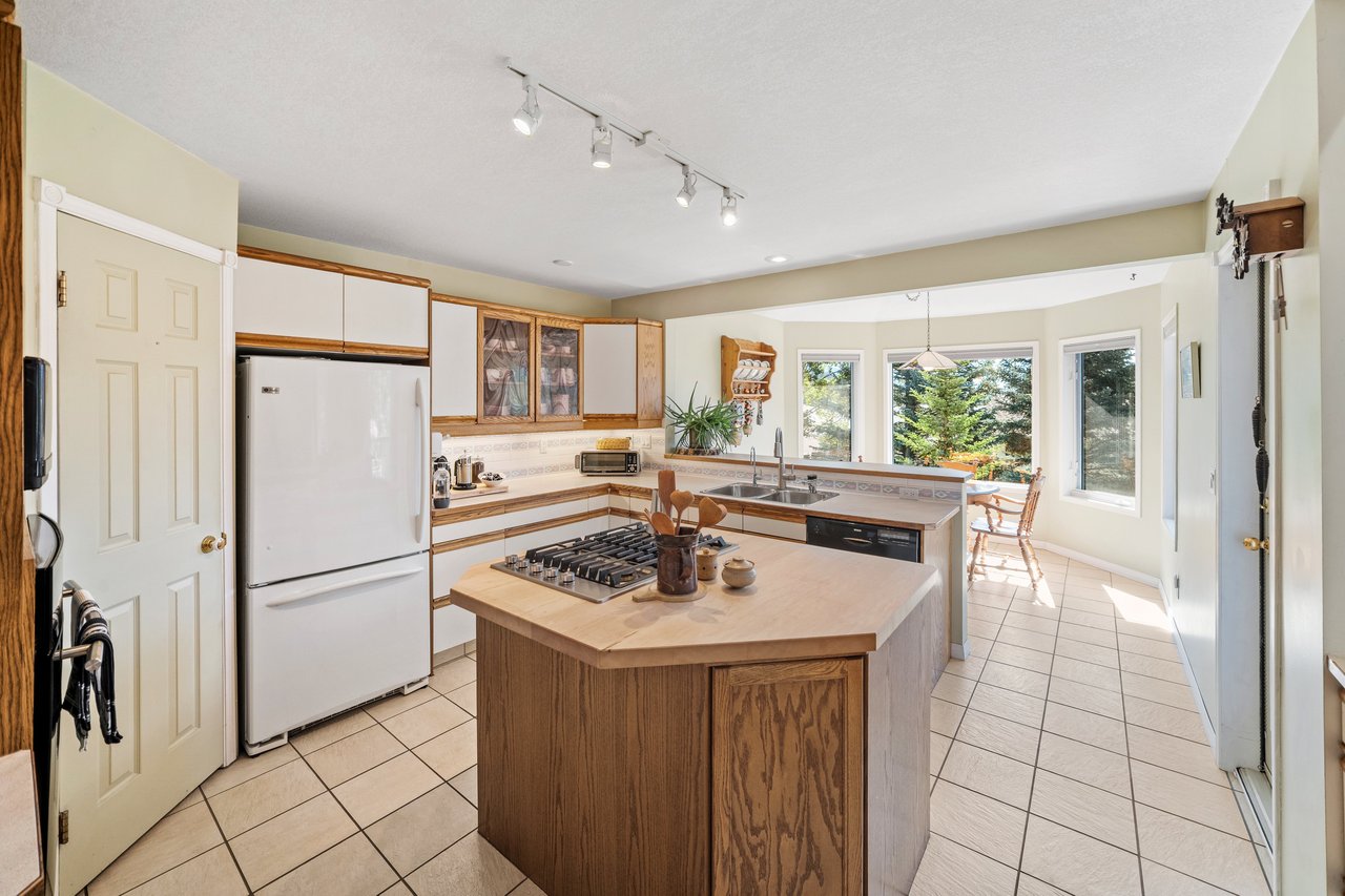 330 Canyon Close