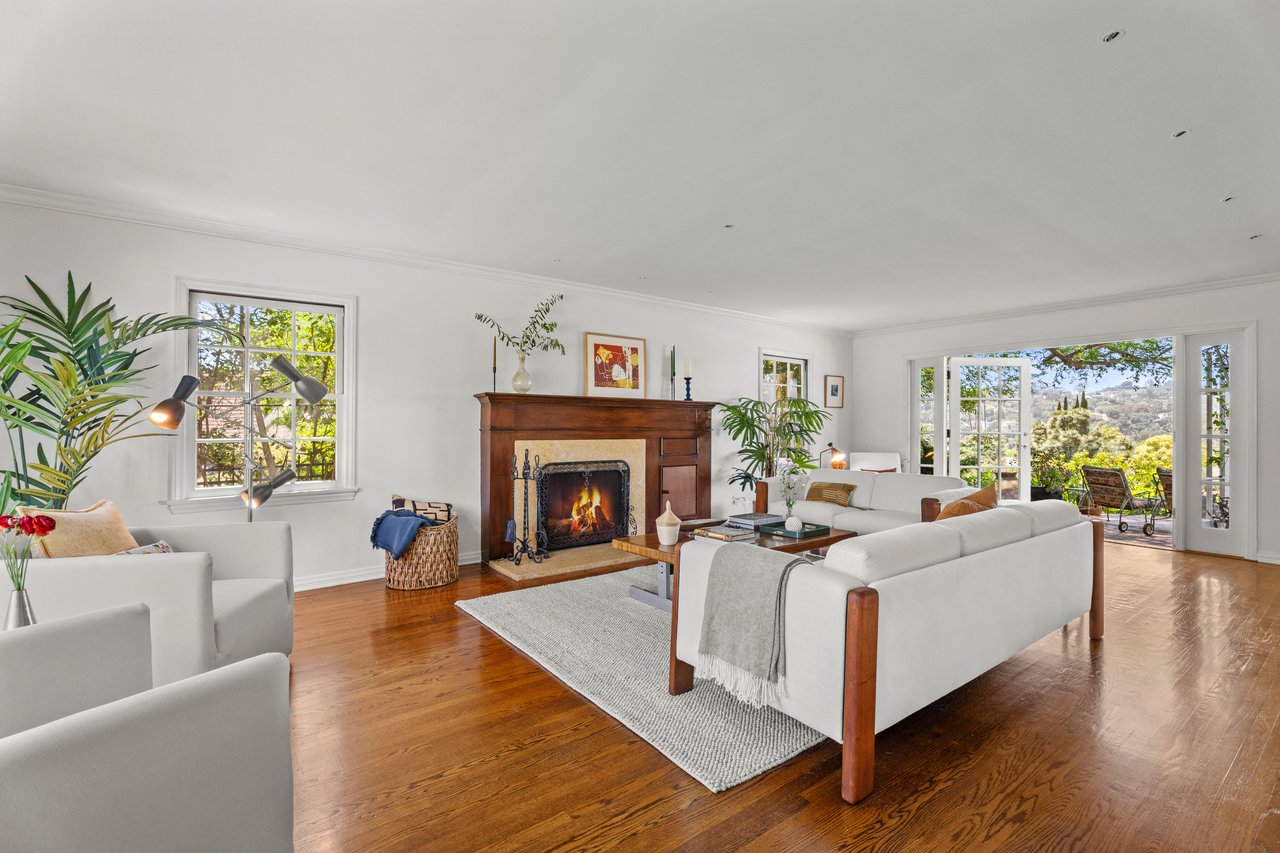 A Slice of Heaven in Lake Hollywood