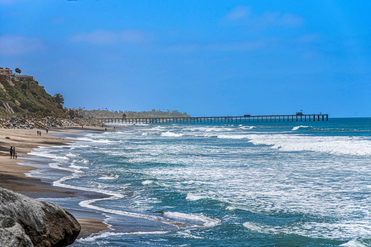 1880 N El Camino Real 2