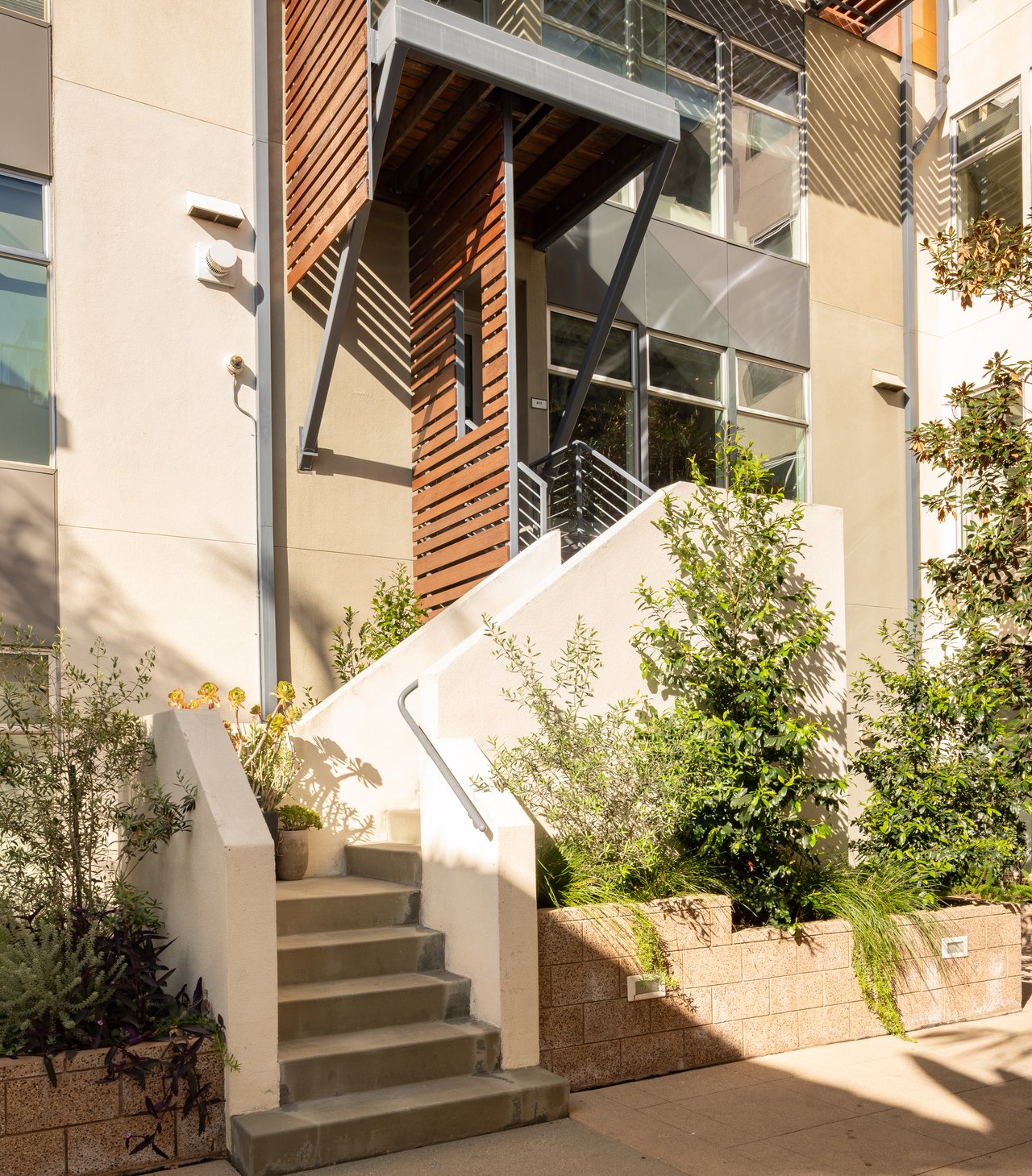 1250 N Harper Ave Unit: 411