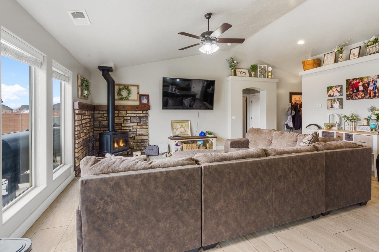 3733 N Monarch Dr