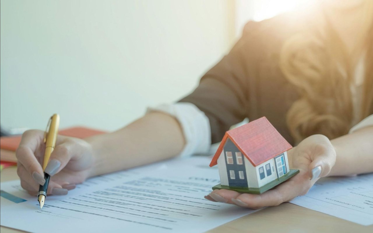 The Role of a Real Estate Agent in Your Home-Buying Journey