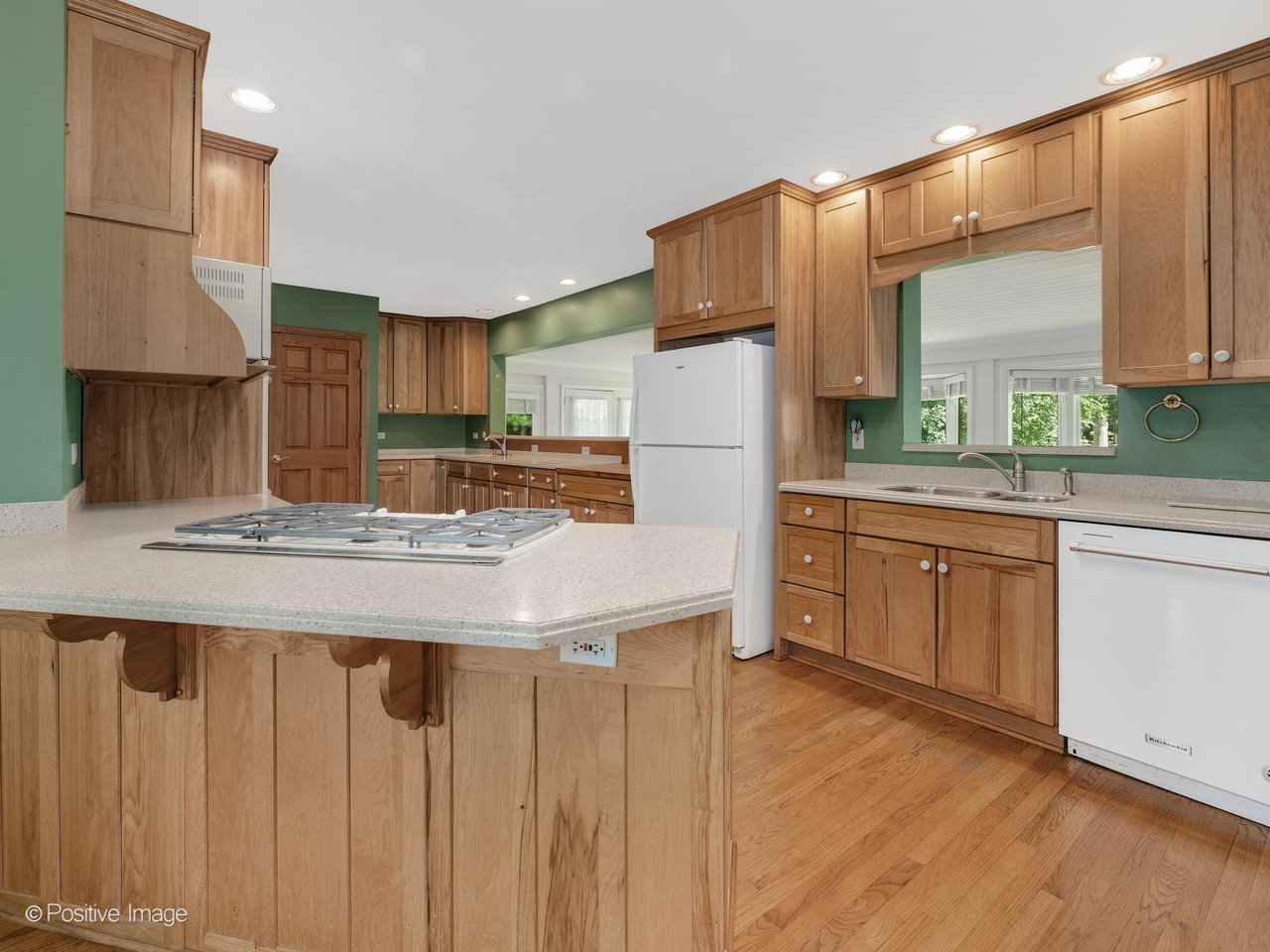 659 Leslie Court in Carol Stream