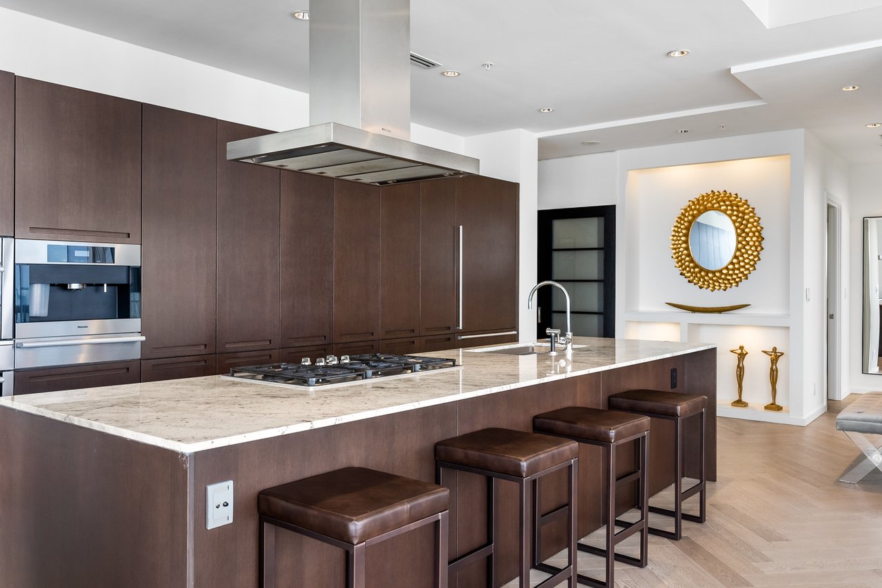 Suite 5804- 180 University Avenue