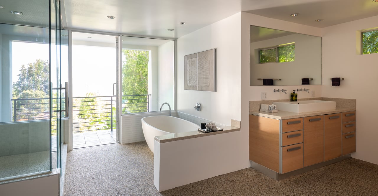 1545 Sunset Plaza Dr