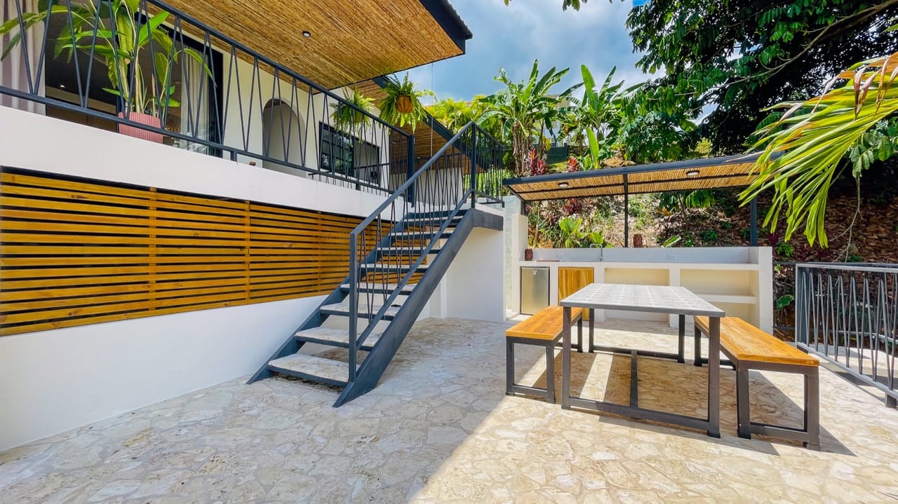 New Modern Ojochal Home with Pool, Office & Mountain Views 24/7 Security