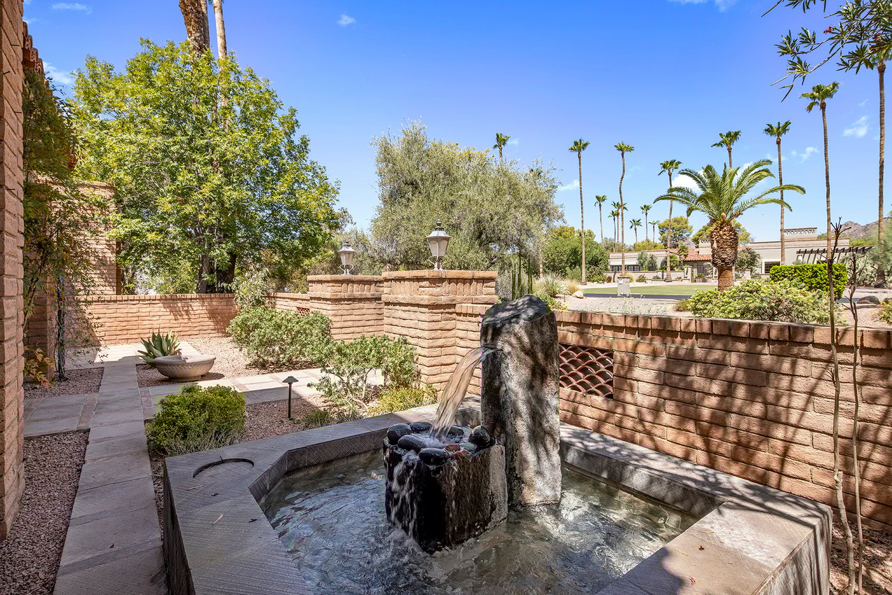4737 E Valley Vista Lane