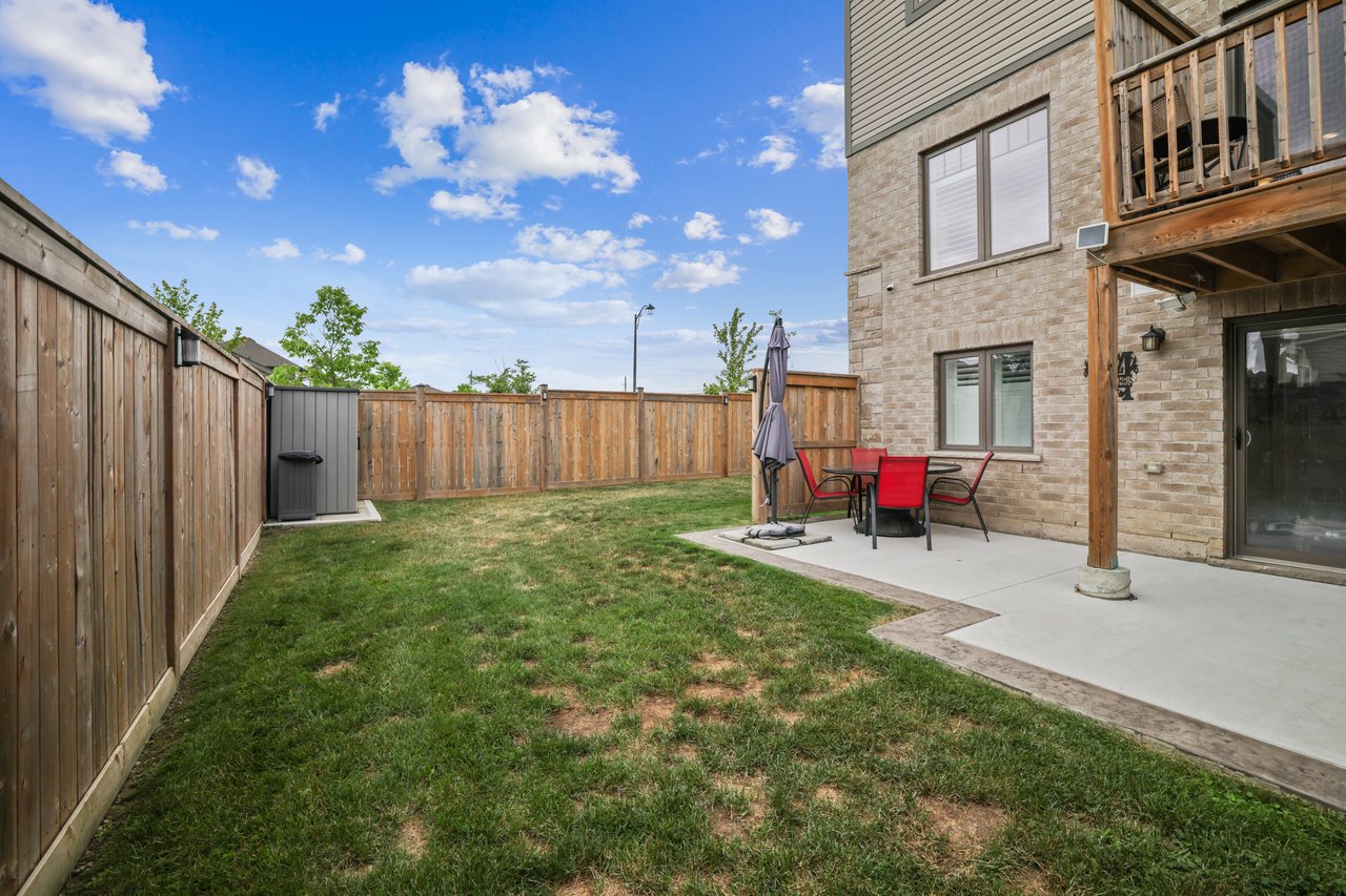 Beautifully updated END-UNIT townhome