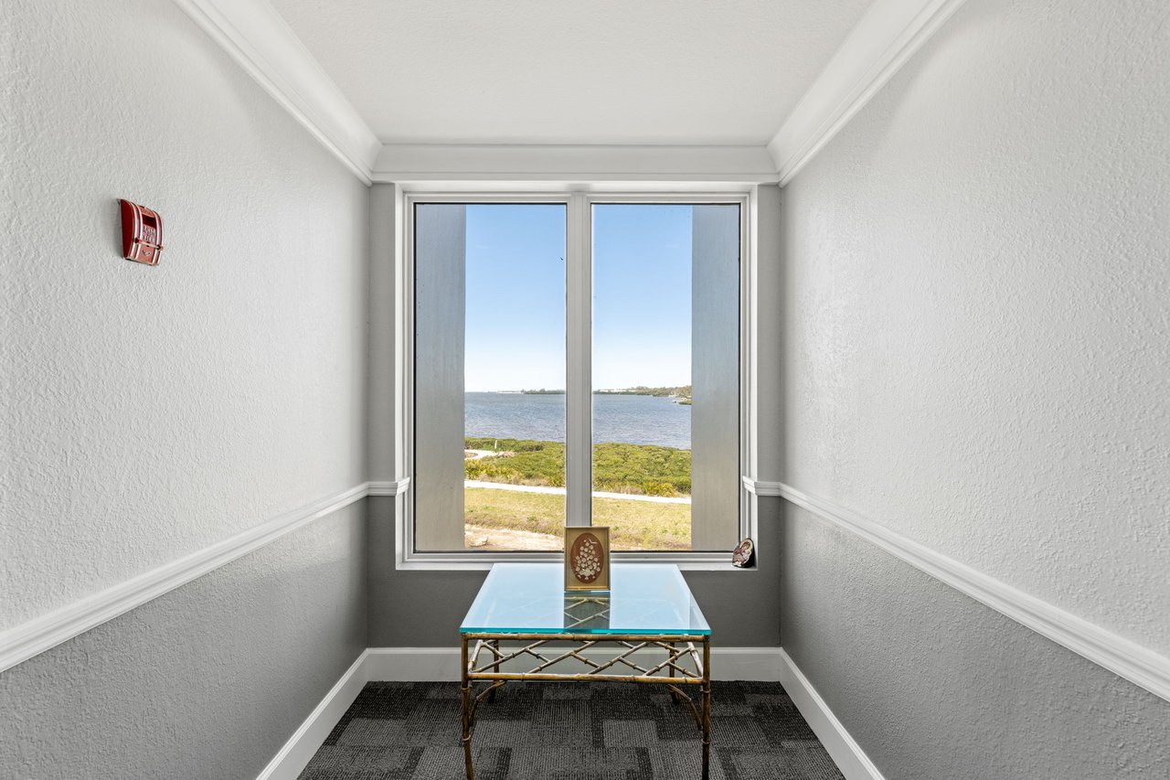 Upgraded 2-Bed Condo in Tarpon Springs with Scenic Views