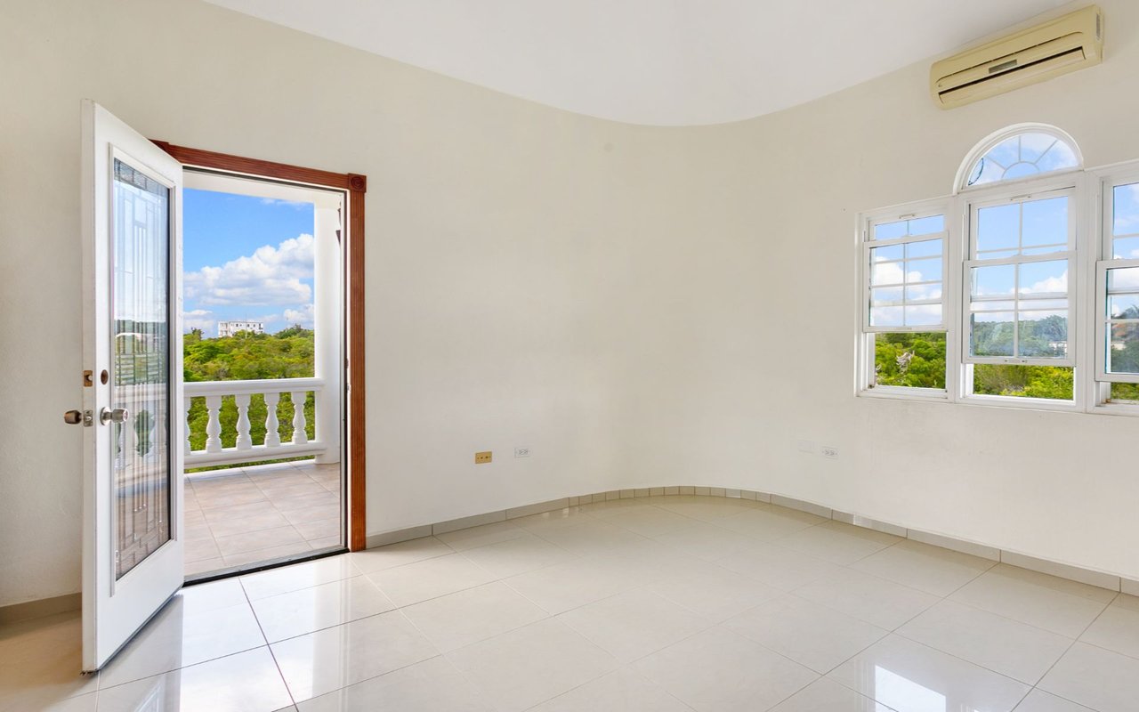 Resort Edge Villa / Les Sotto Voce