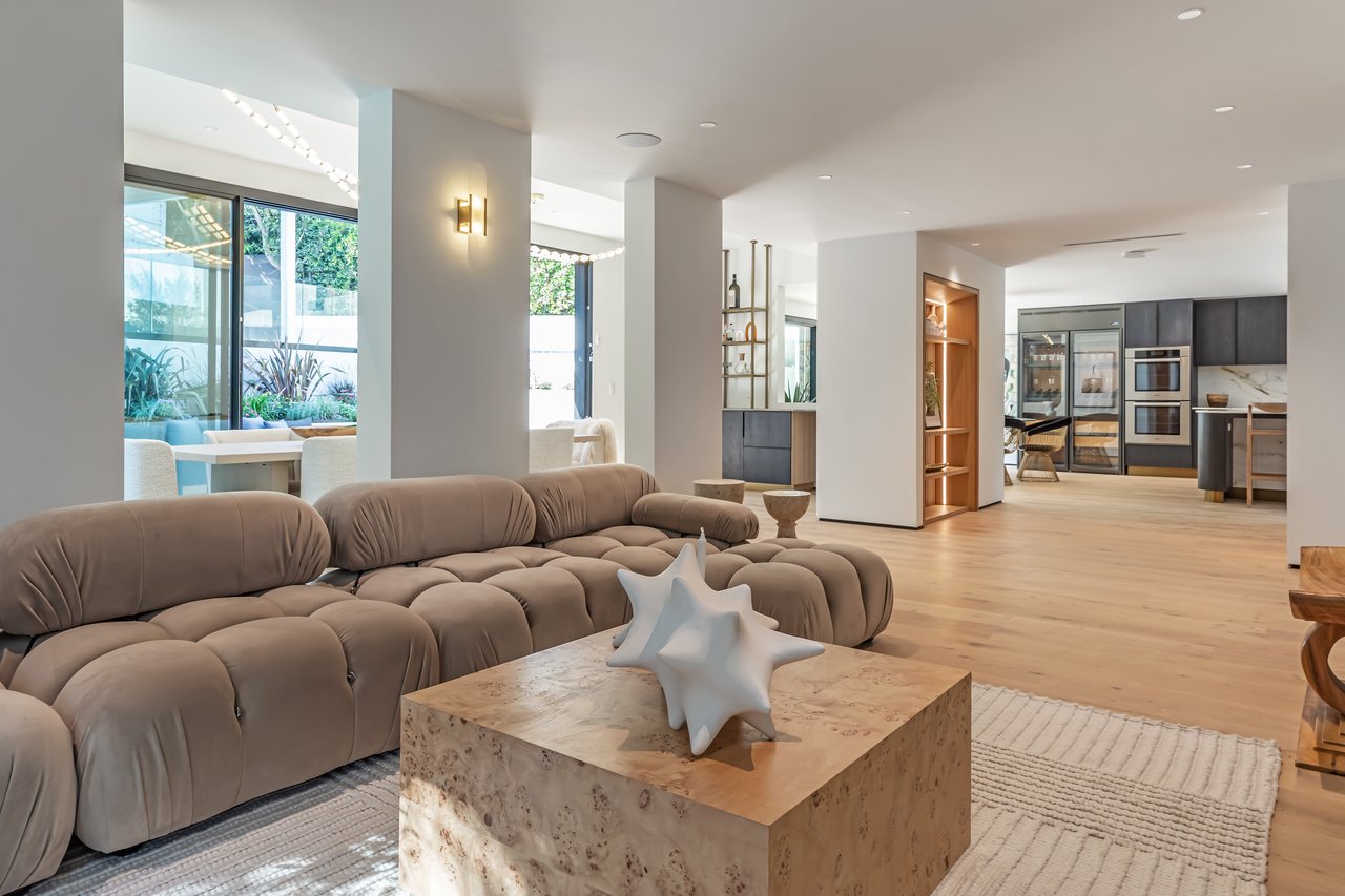 1271 Sunset Plaza