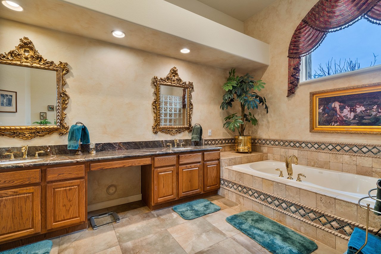 9657 E PEREGRINE Place