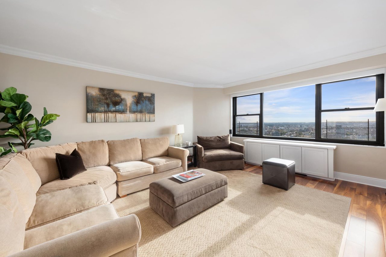 60 E End Ave, #29B